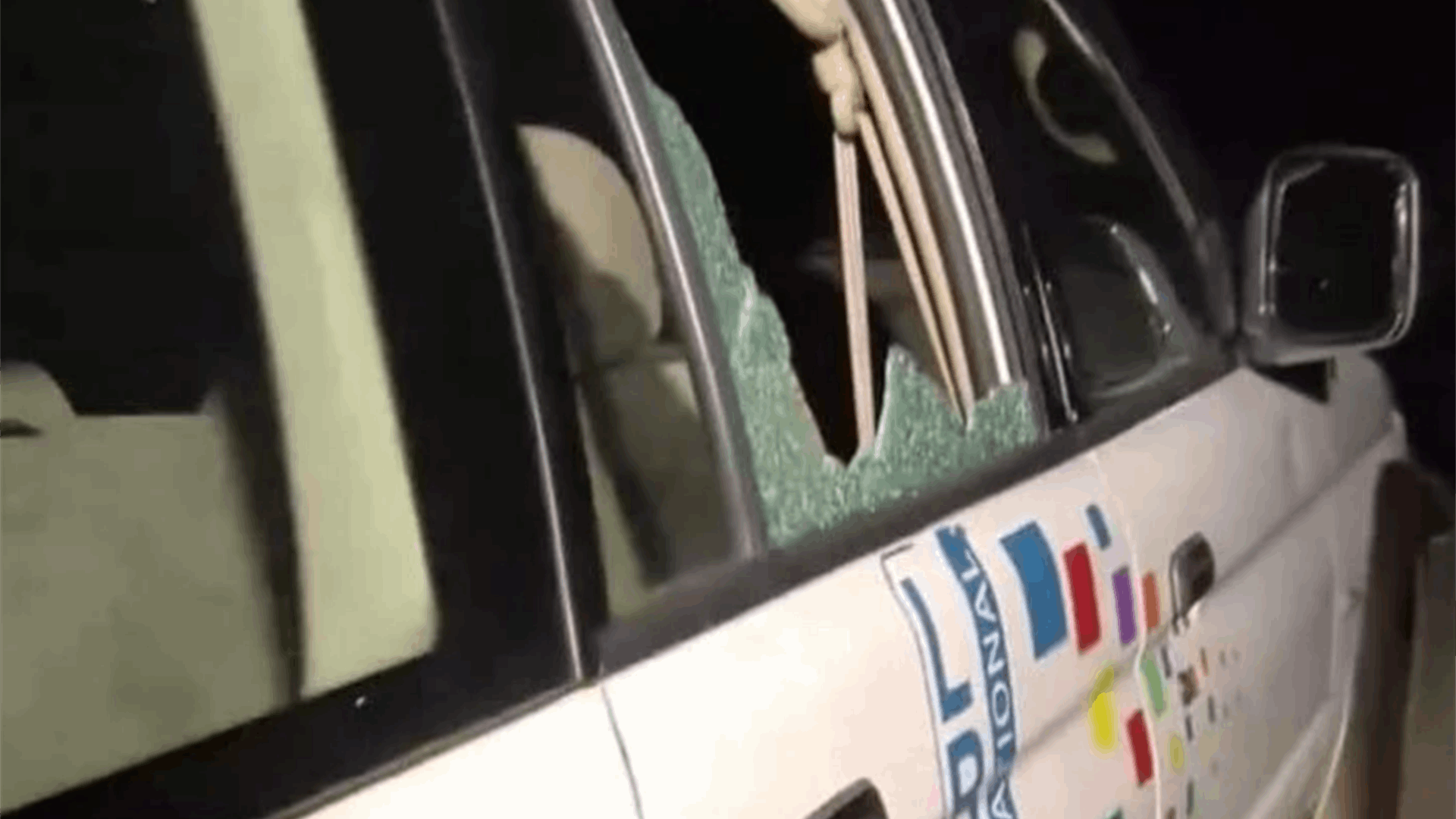 LBCI&#39;s news correspondent and cameraman physically attacked by youths, equipment seized and broadcast vehicle damaged in South Lebanon