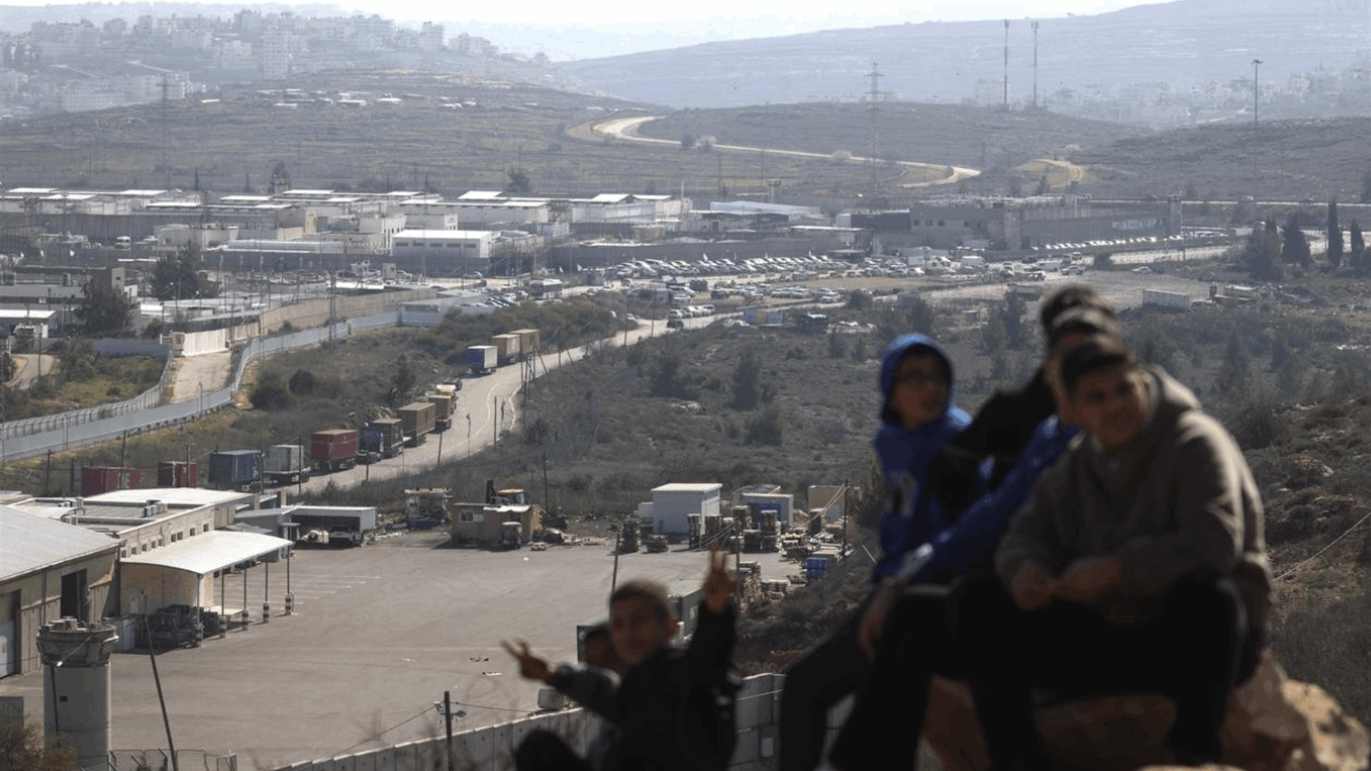 Two buses carrying freed Palestinian prisoners leave Ofer prison: AFP