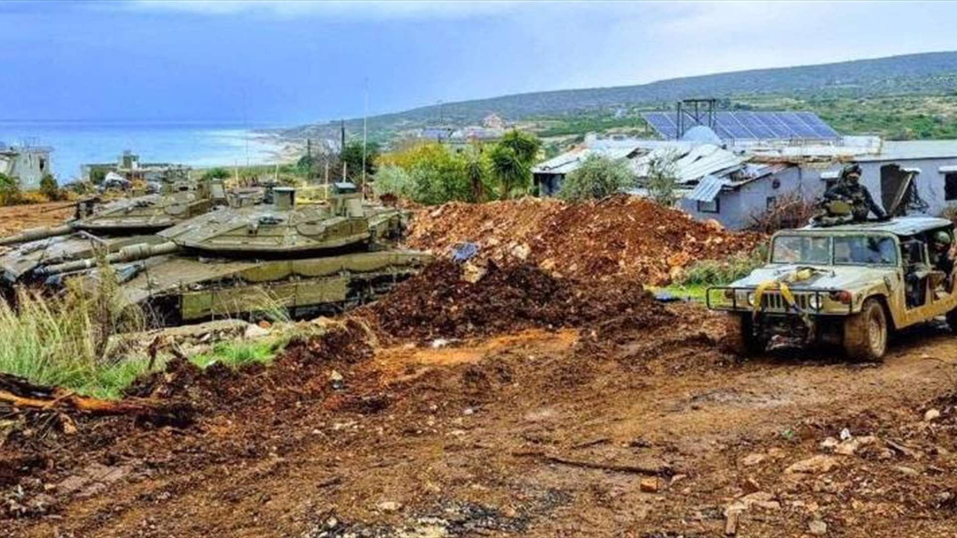 Israeli army burns homes in South Lebanon&#39;s Aitaroun during withdrawal  