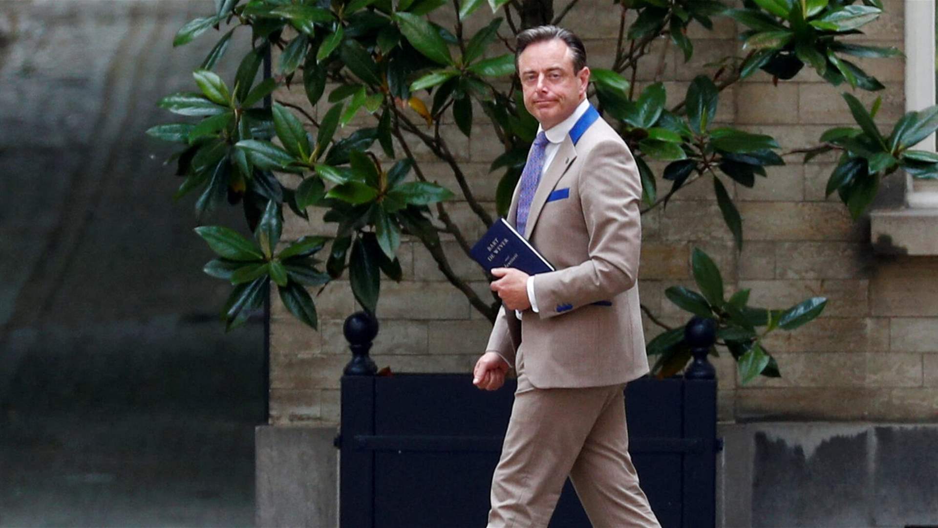 Belgium &#39;moves right&#39; as new PM De Wever sworn in