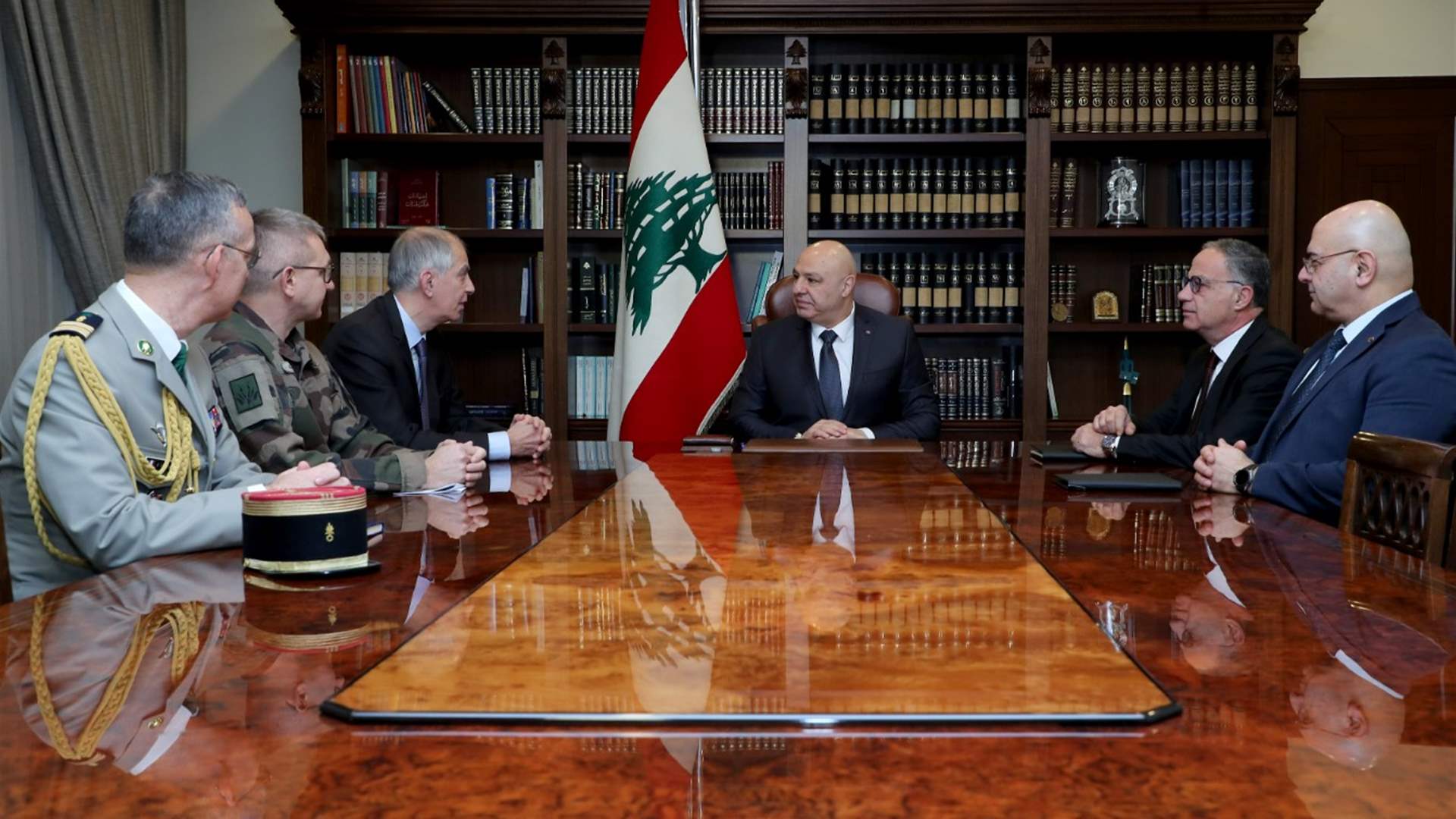 Lebanon&#39;s president urges France to back Israeli withdrawal, detainee release