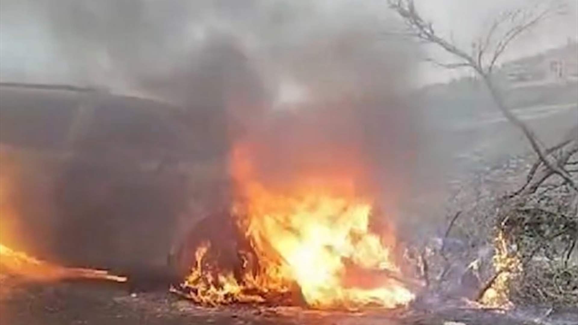 Vehicle ignites after Israeli army shoots at it near south Lebanon&#39;s Houla