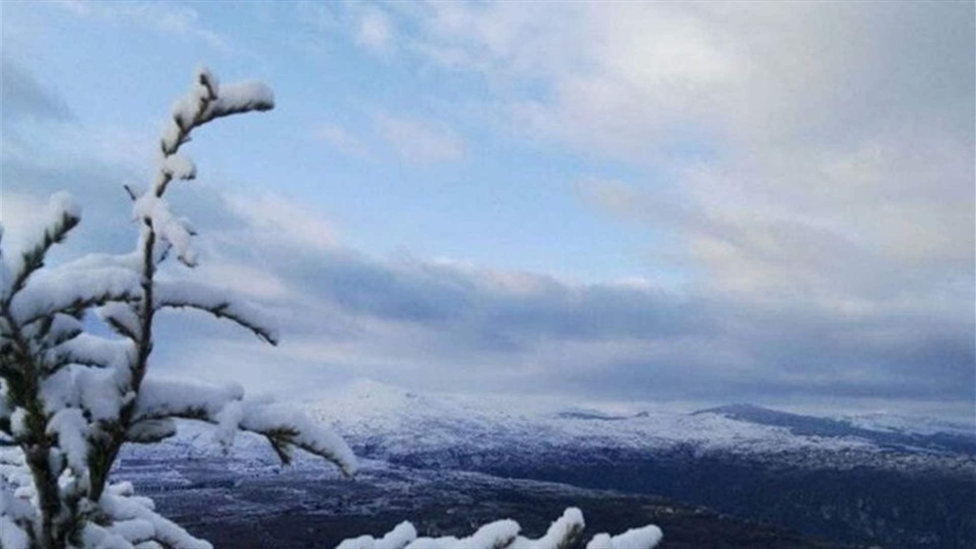 أمطار متفرقة وثلوج على الجبال اليوم.. 