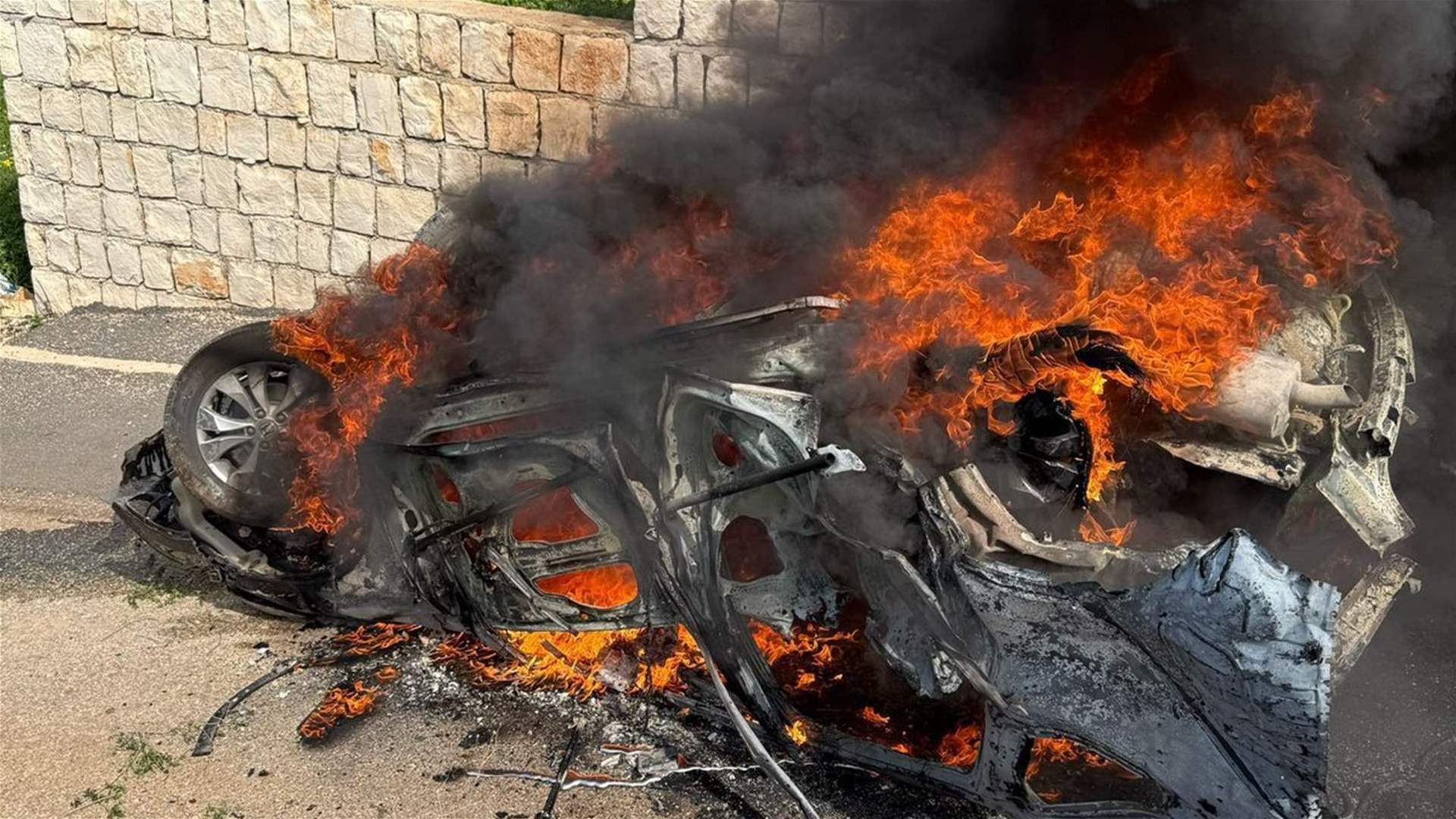 Car targeted in Rechknanay, Tyre district, with injuries reported