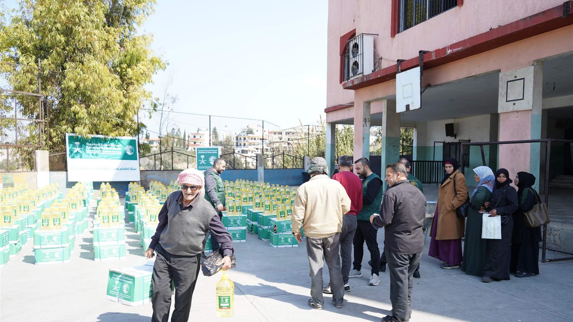 King Salman Humanitarian Center distributes 534 food baskets in northern Lebanon 