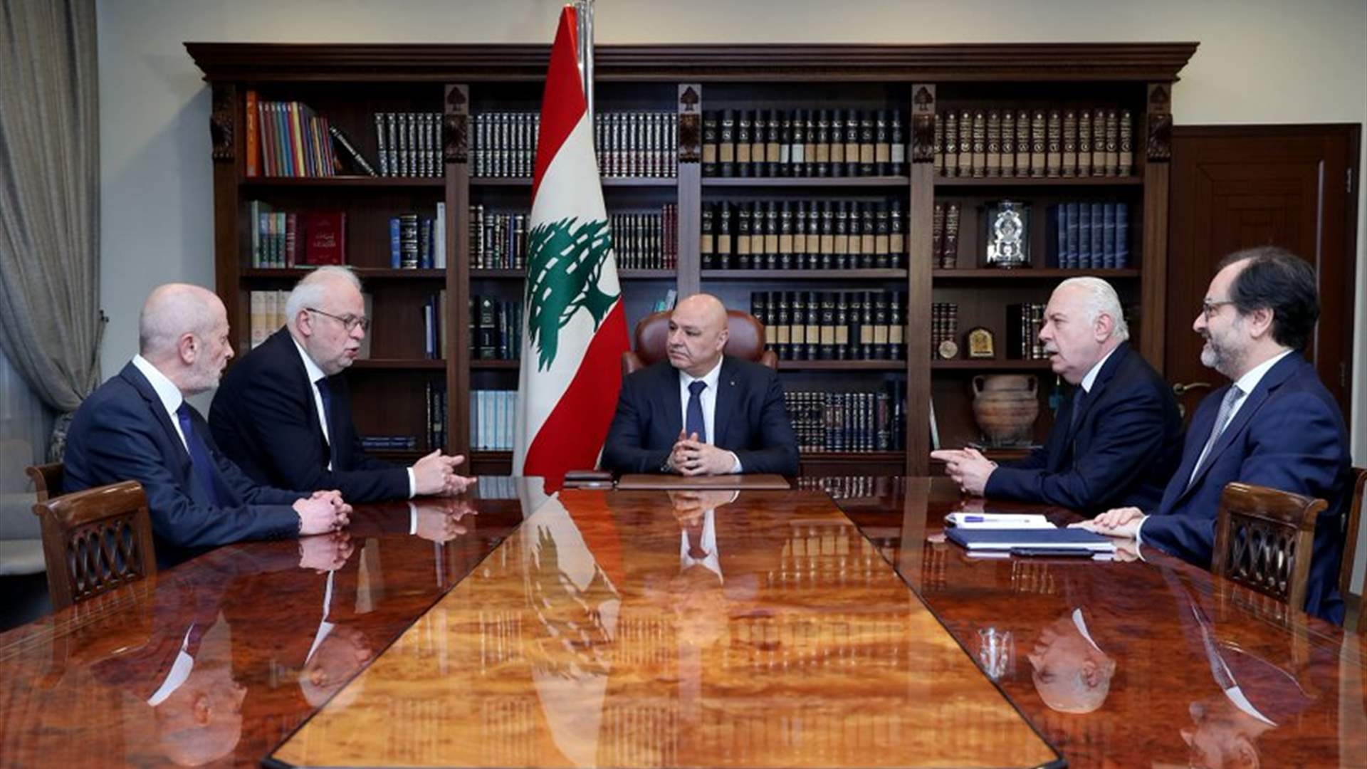 Lebanon&#39;s president discusses judiciary reform with justice officials