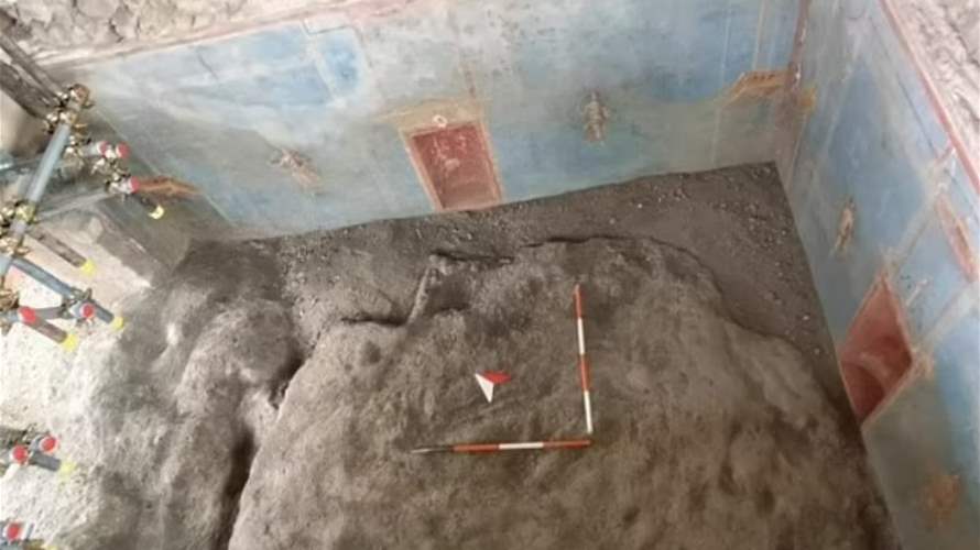 اكتشاف غرفة مطلية بلون نادر تعود لمدينة "بومبي" الرومانية القديمة (فيديو) 