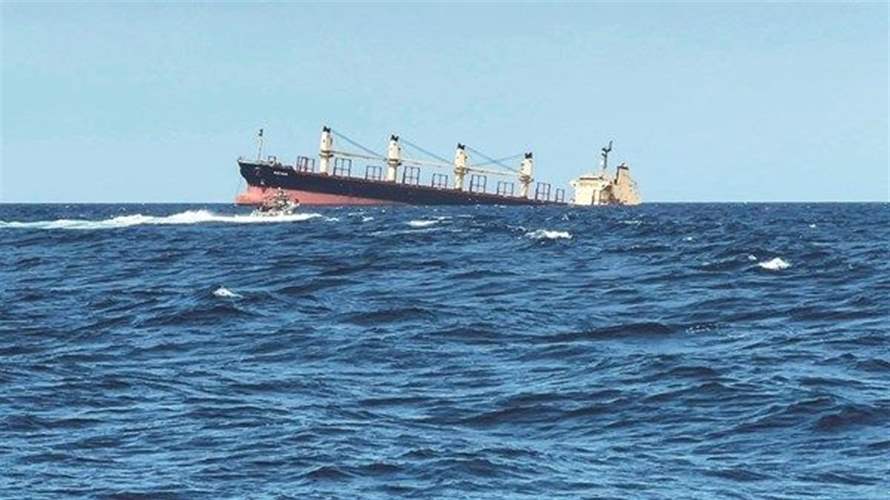إصابة سفينة تجارية في البحر الأحمر بأضرار في هجوم حوثي