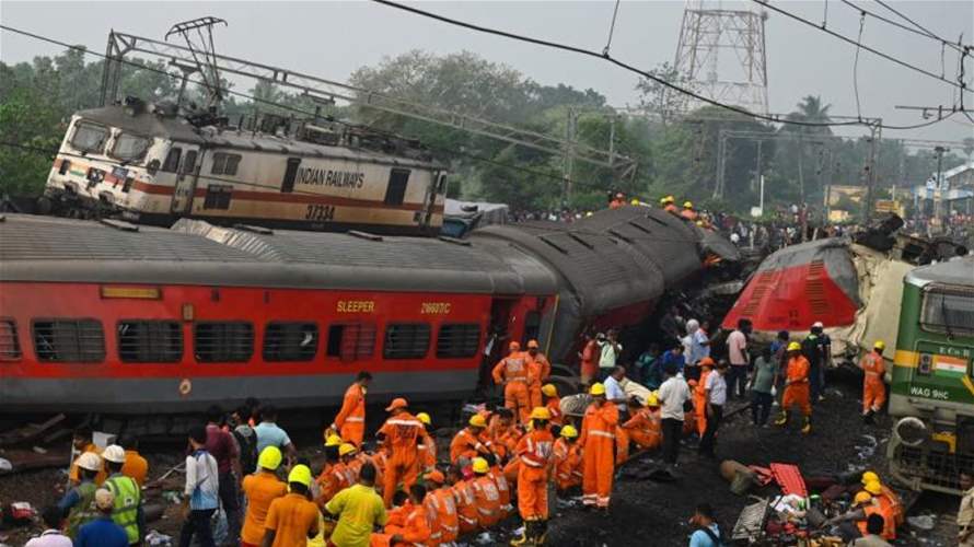 حادث تصادم بين قطار ركاب وقطار بضائع في الهند 
