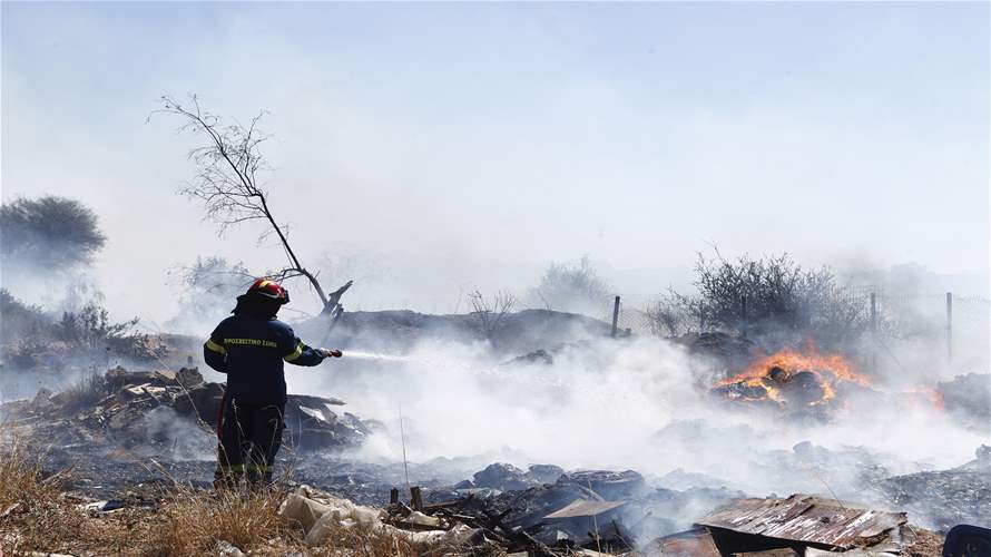 القبض على 13 شخصا في اليونان لاتهامهم بإشعال حريق غابات على جزيرة هيدرا