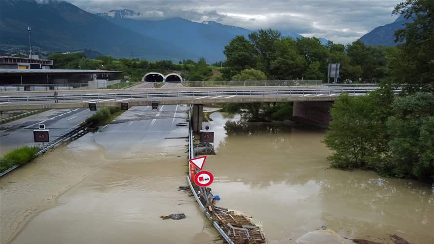 مقتل 4 وفقد 2 جراء انهيارات أرضية وفيضانات في جنوب سويسرا