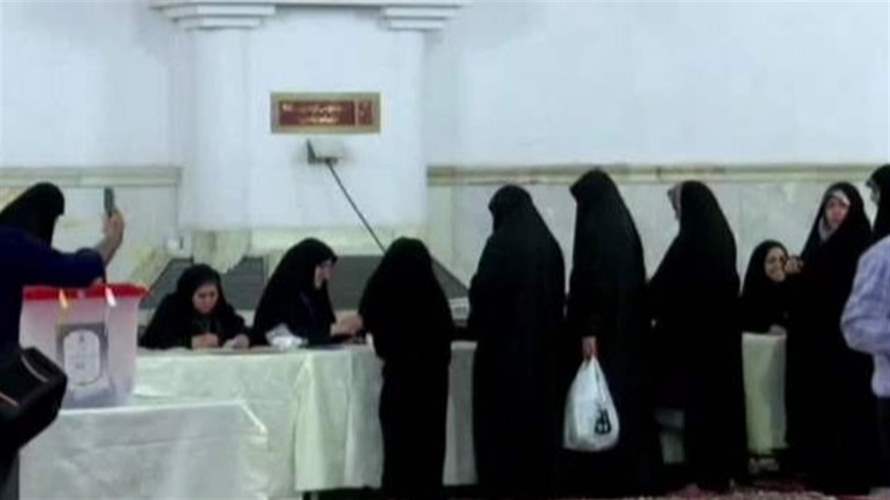 الإيرانيون ينتخبون للمرة الثانية