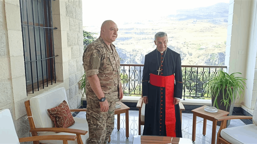 الراعي يستقبل قائد الجيش في المقر البطريركي الصيفي في الديمان
