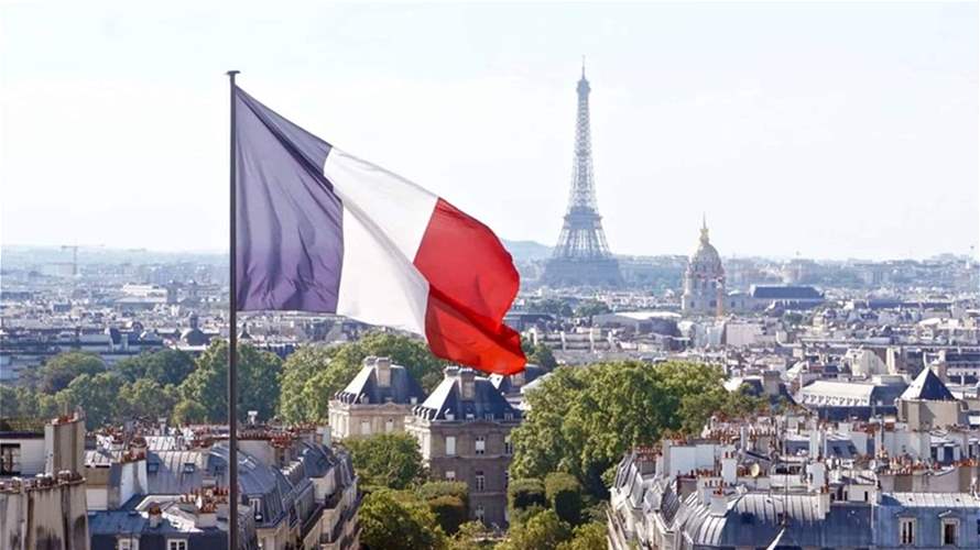 مهاجمة شرطي بسكين في باريس وإصابة المهاجم بالرصاص
