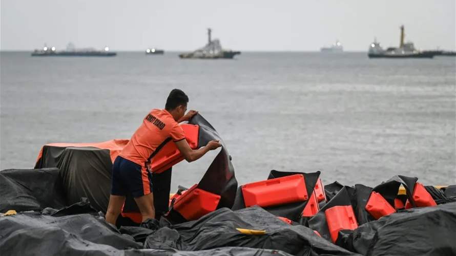 خفر السواحل الفيليبيني يسعى لمنع تسرب النفط بعد غرق ناقلة
