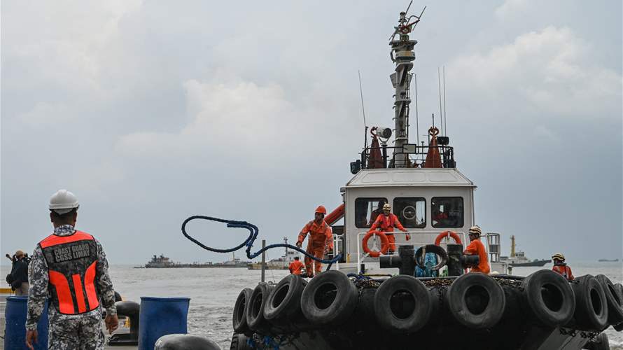 خفر السواحل الفيليبيني يؤكد تسرب النفط بعد غرق ناقلة في خليج مانيلا