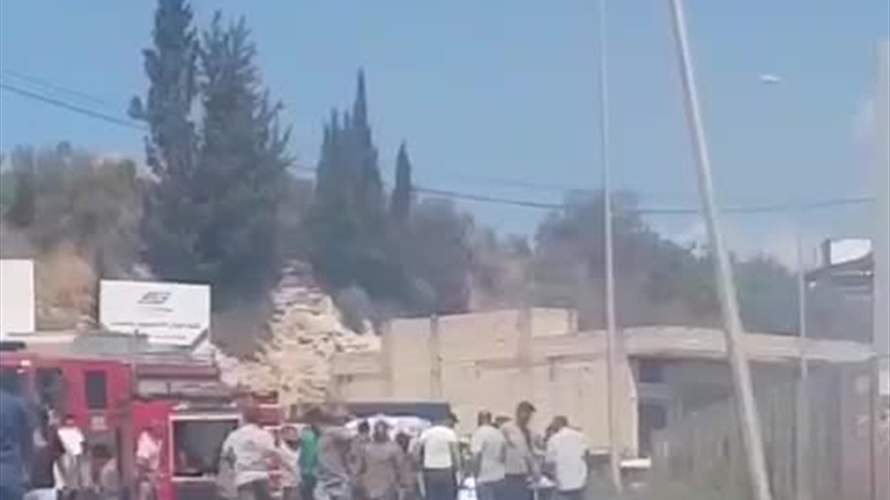 مسيّرة اسرائيلية تستهدف سيارة على طريق عام وادي جيلو - البازورية... وسقوط شهيد وجريحين (فيديو)