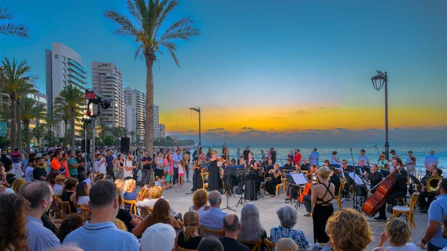 الأوركسترا الفلهارمونيّة تعزف "سمفونيّة الغروب" على كورنيش بيروت وتنشر الموسيقى في كل لبنان (صور)