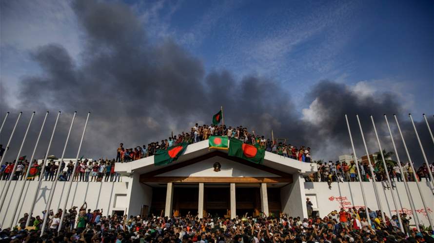 حلّ البرلمان في بنغلادش بعد يوم من استقالة حسينة وفرارها