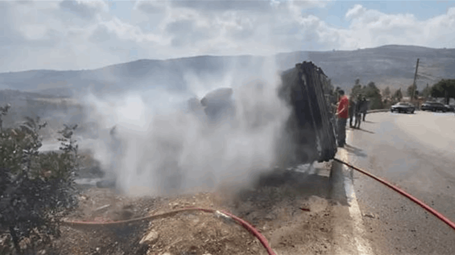 إنقلاب شاحنة على طريق عام العيشية - الجرمق ونجاة سائقها