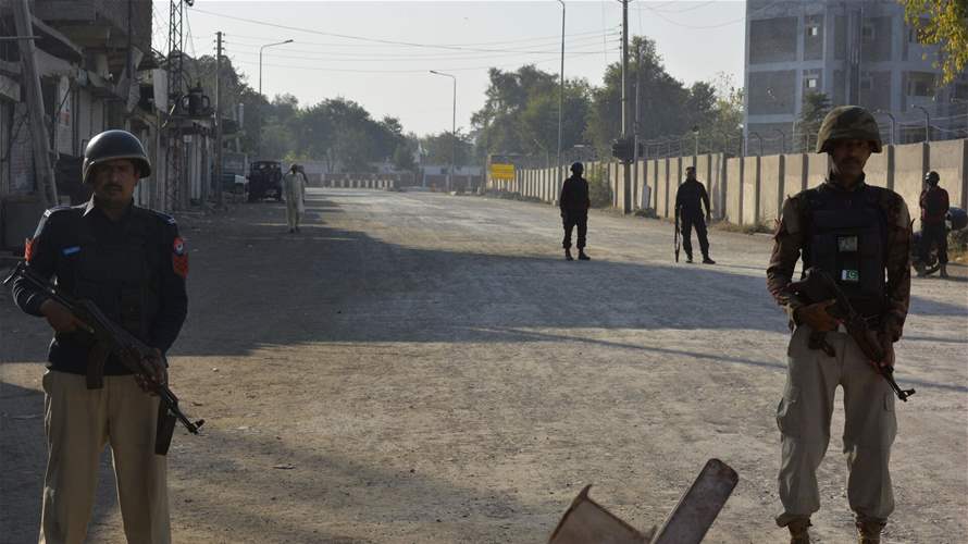 Militants kill 6 Pakistani security personnel in attack