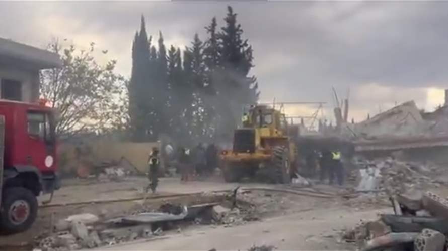 Israeli airstrike hits international highway connecting Baalbek to Hermel (Video)