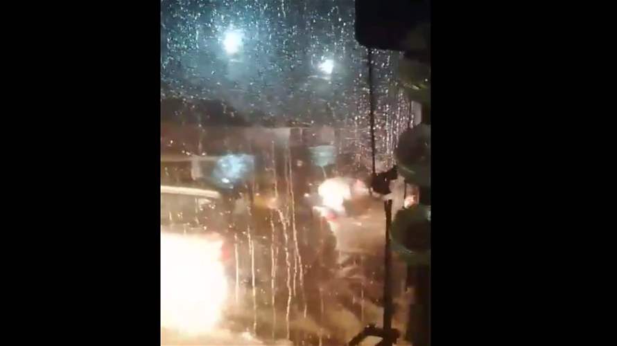 Heavy rain causes water accumulation on airport road near Khalde (Videos)