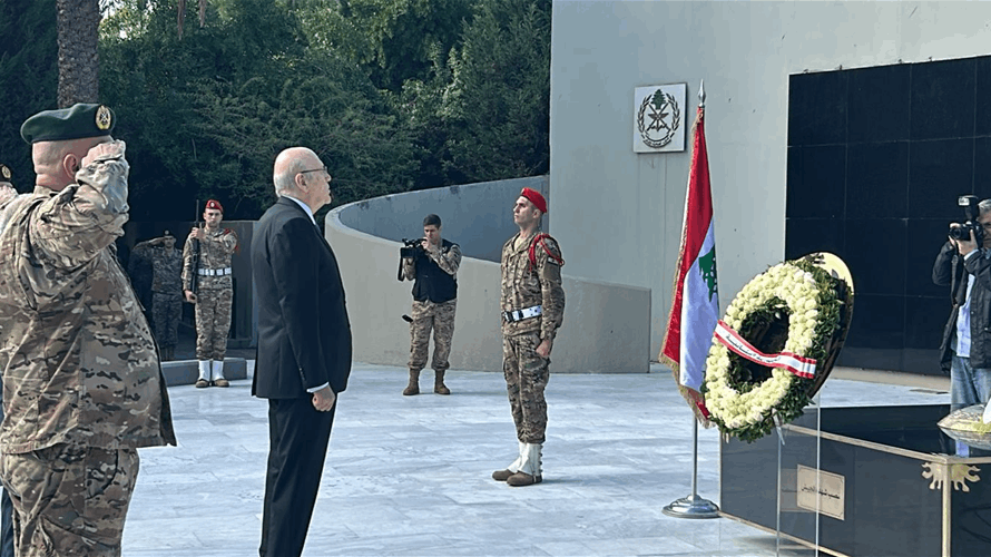 ميقاتي وضع اكليلًا من الزهر على النصب التذكاري لشهداء الجيش في اليرزة