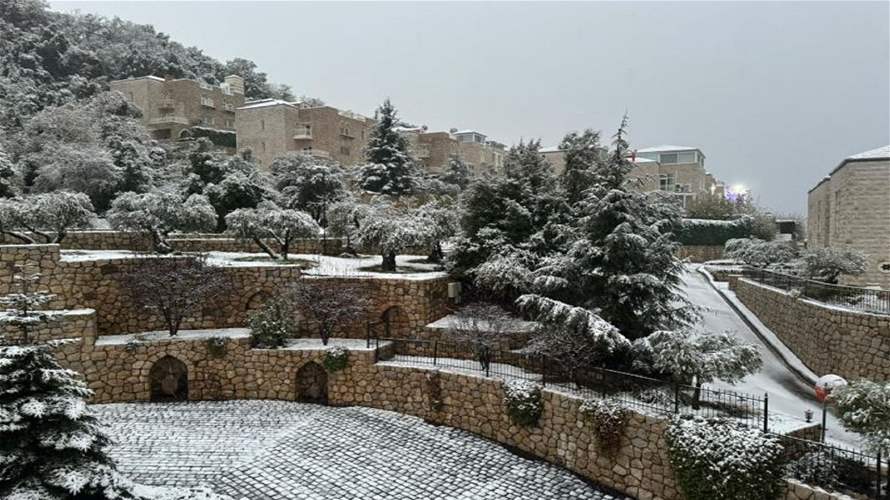 الأبيض يغطي جبال لبنان...