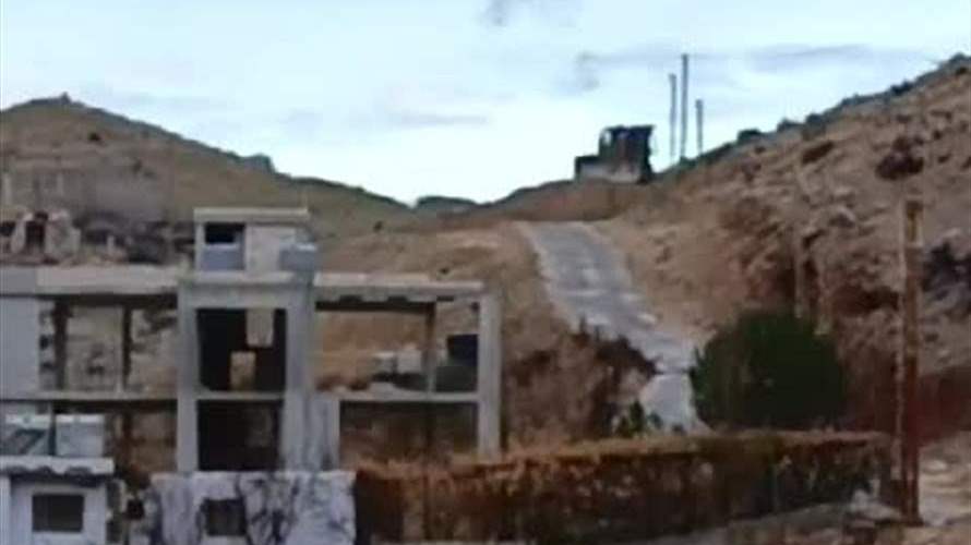 Israeli force erects barrier near Shebaa's al-Naqqar pond (Video)