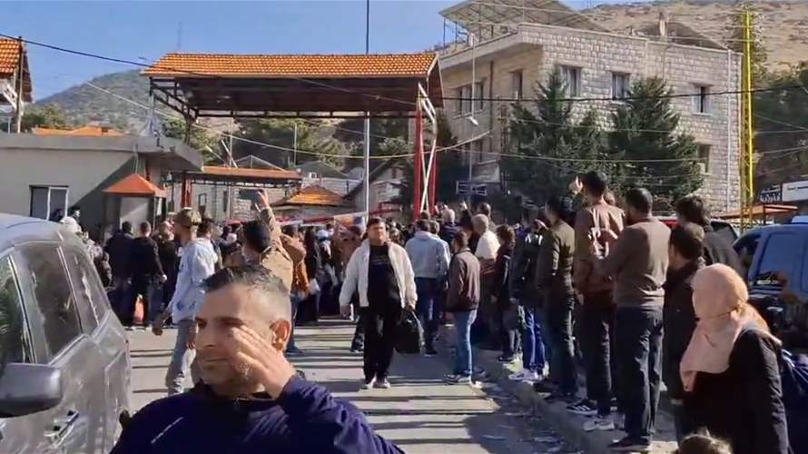 Crowd surge reported at Masnaa border crossing as Syrians attempt entry (Video)