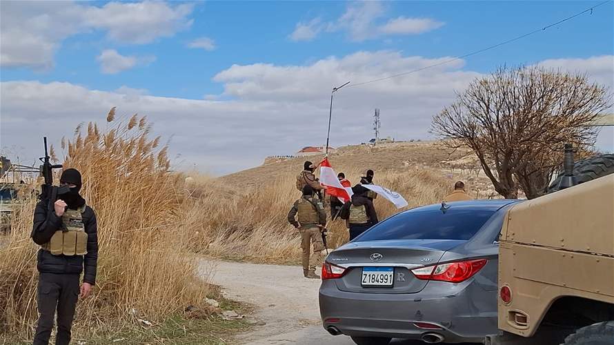 Lebanese army raises flag at Hechmech site after takeover (Video) 