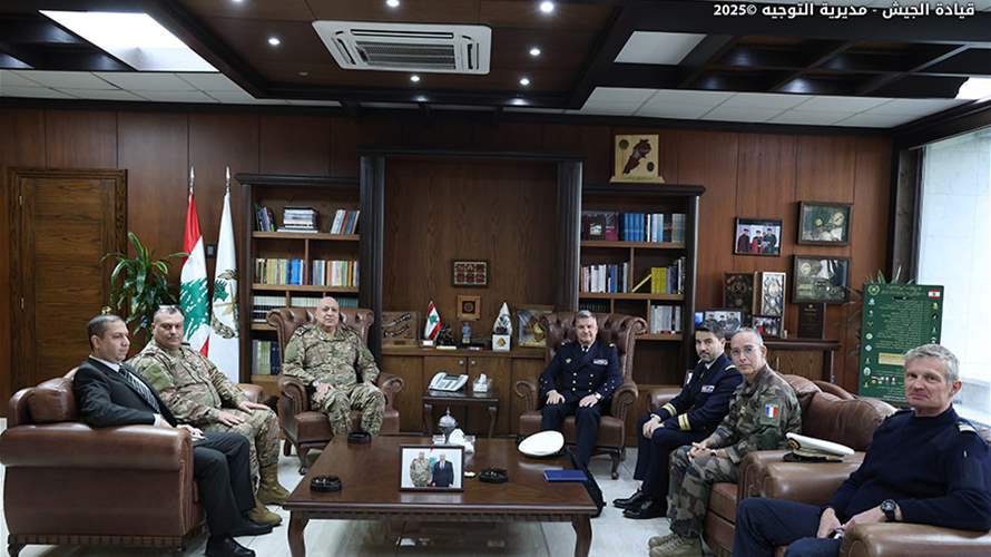 Acting Army Commander meets UNIFIL chief and French naval official  