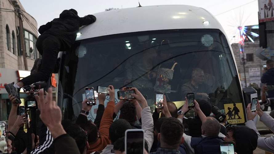 Bus carrying freed Palestinian prisoners arrives in Ramallah