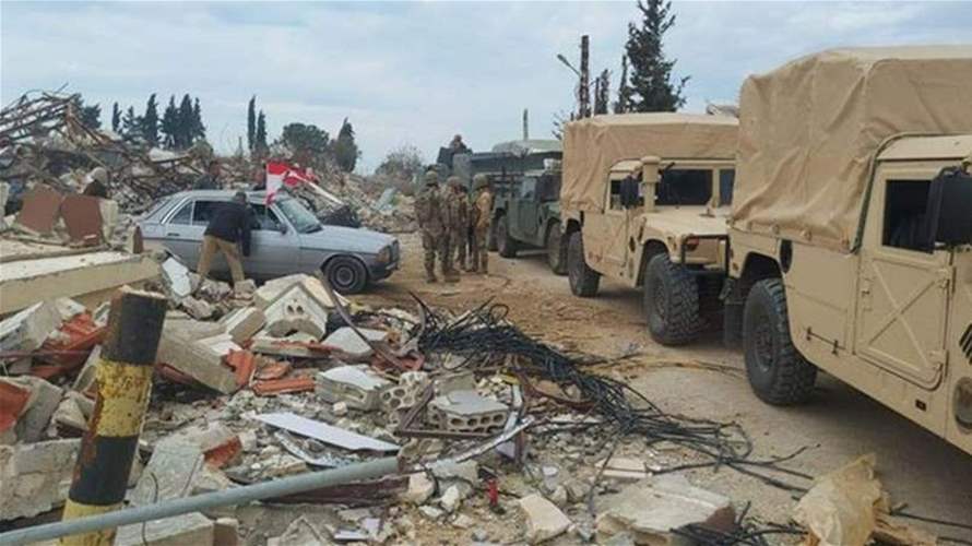 Lebanese army clears dirt barriers between Bani Haiyyan and Markaba as residents await entry