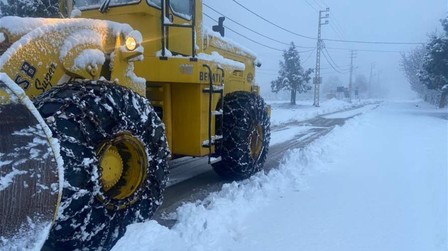 Lebanon hit by icy weather, snowfall shuts down mountain roads