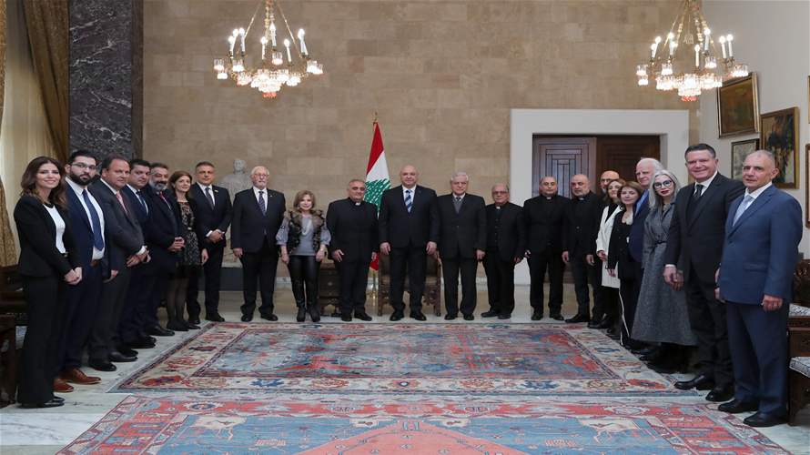 الرئيس عون أمام وفد من جامعة سيدة اللويزة: سنعيد بناء لبنان الجديد وعلينا الخروج من الزواريب الطائفية والمذهبية والحزبية لمصلحة الوطن