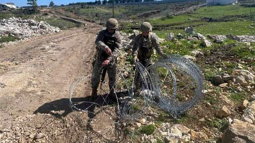 Lebanese army removes barbed wire placed by Israeli forces in southern border area