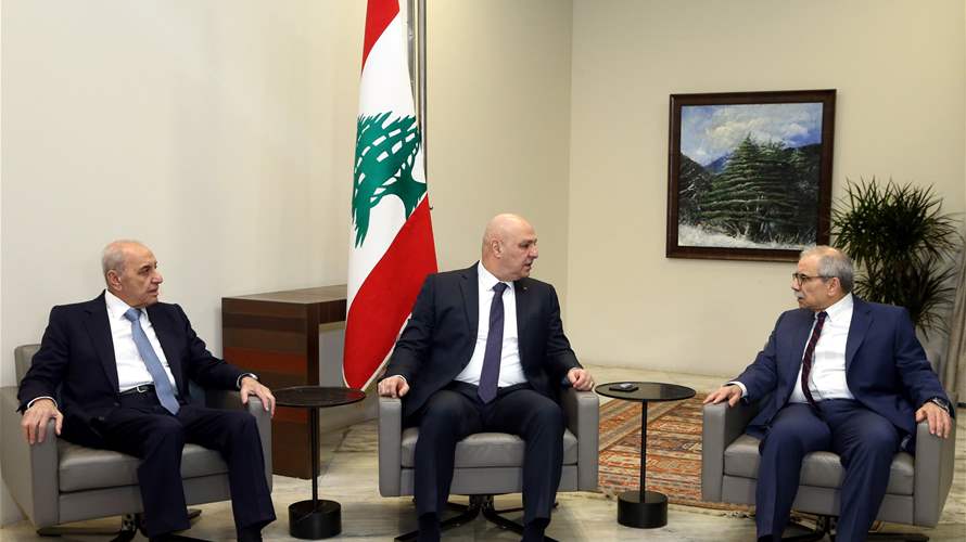 Lebanon's president calls for national unity with top officials during Iftar