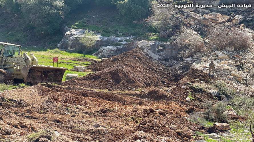 الجيش: إزالة ساتر ترابي وشريط شائك وردم خندق للعدو الإسرائيلي في الأراضي اللبنانية