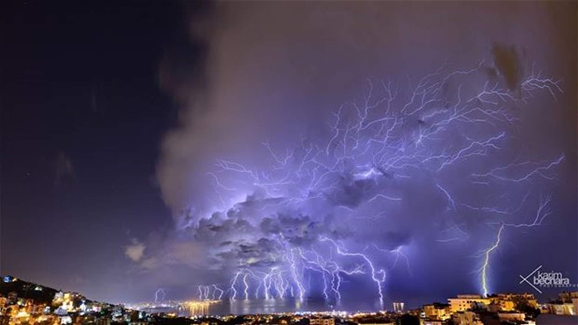 بالصور: عاصفة البرق ترسم أجمل اللوحات في سماء لبنان