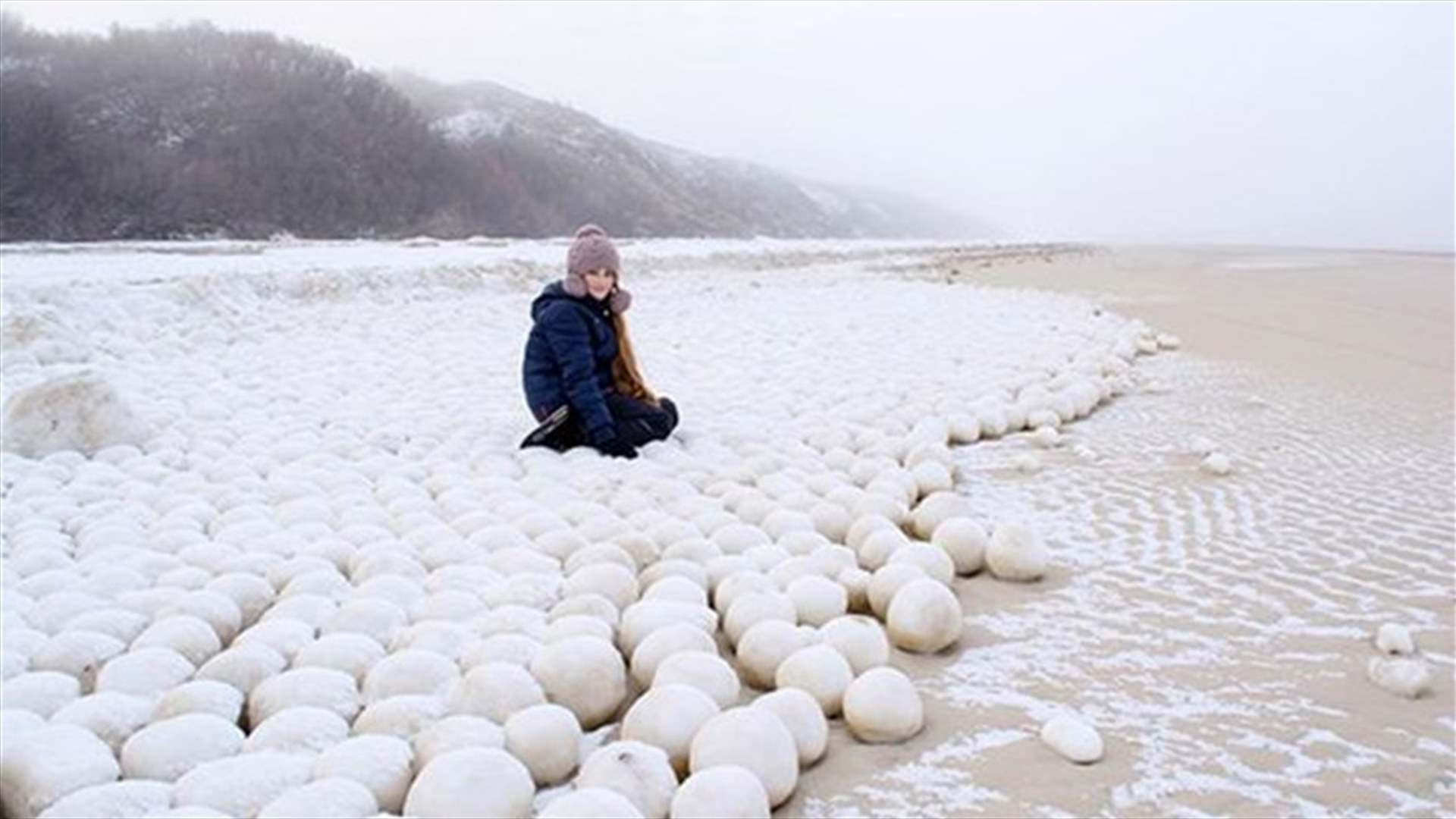 [PHOTOS] Giant Natural Snowballs As Big As Basketballs Discovered On Remote Beach