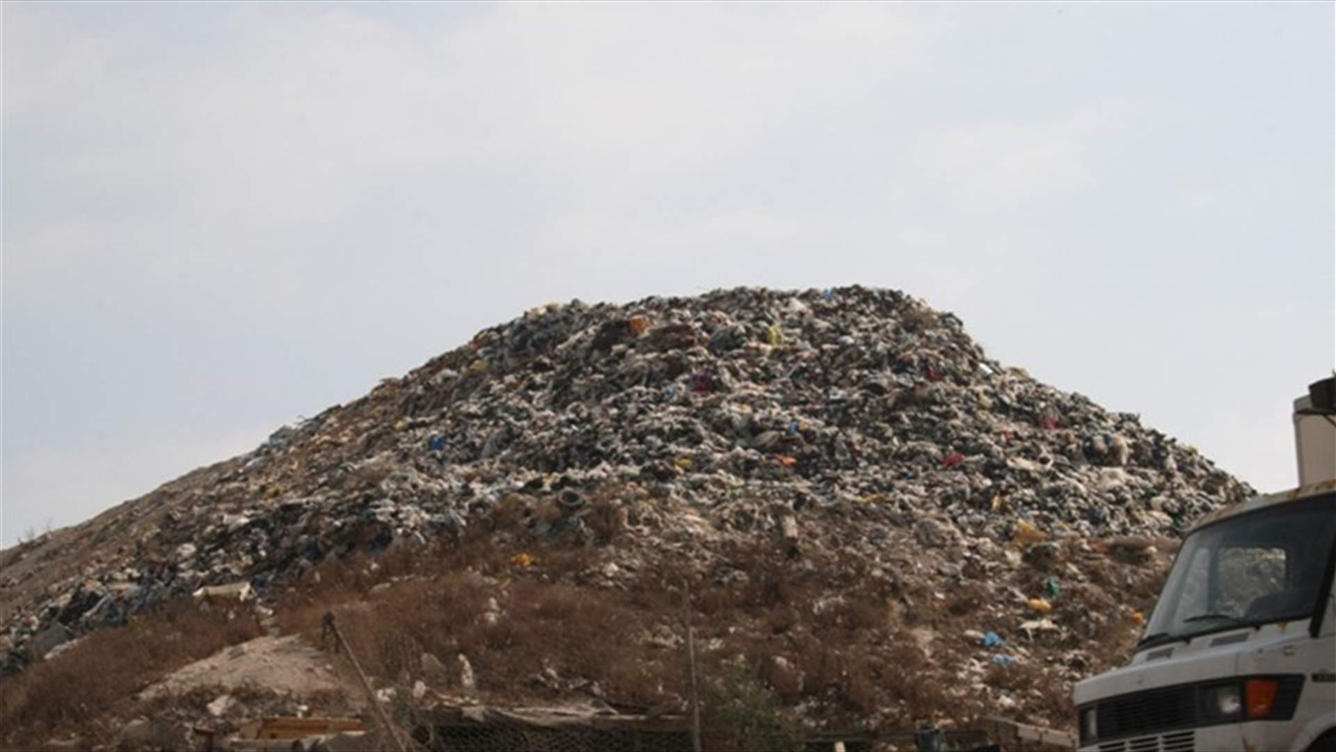 جبل &quot;الزبالة&quot; يدشّن معركة صيدا الانتخابية