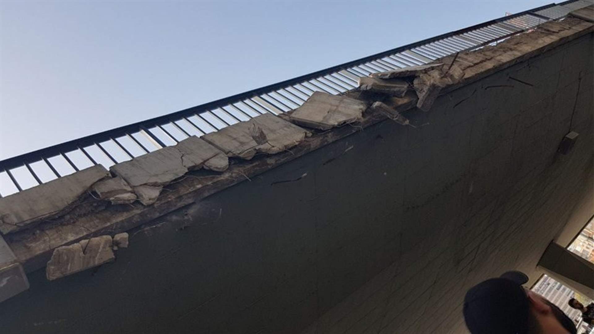 [PHOTOS] Cement rocks fall off Cola Bridge