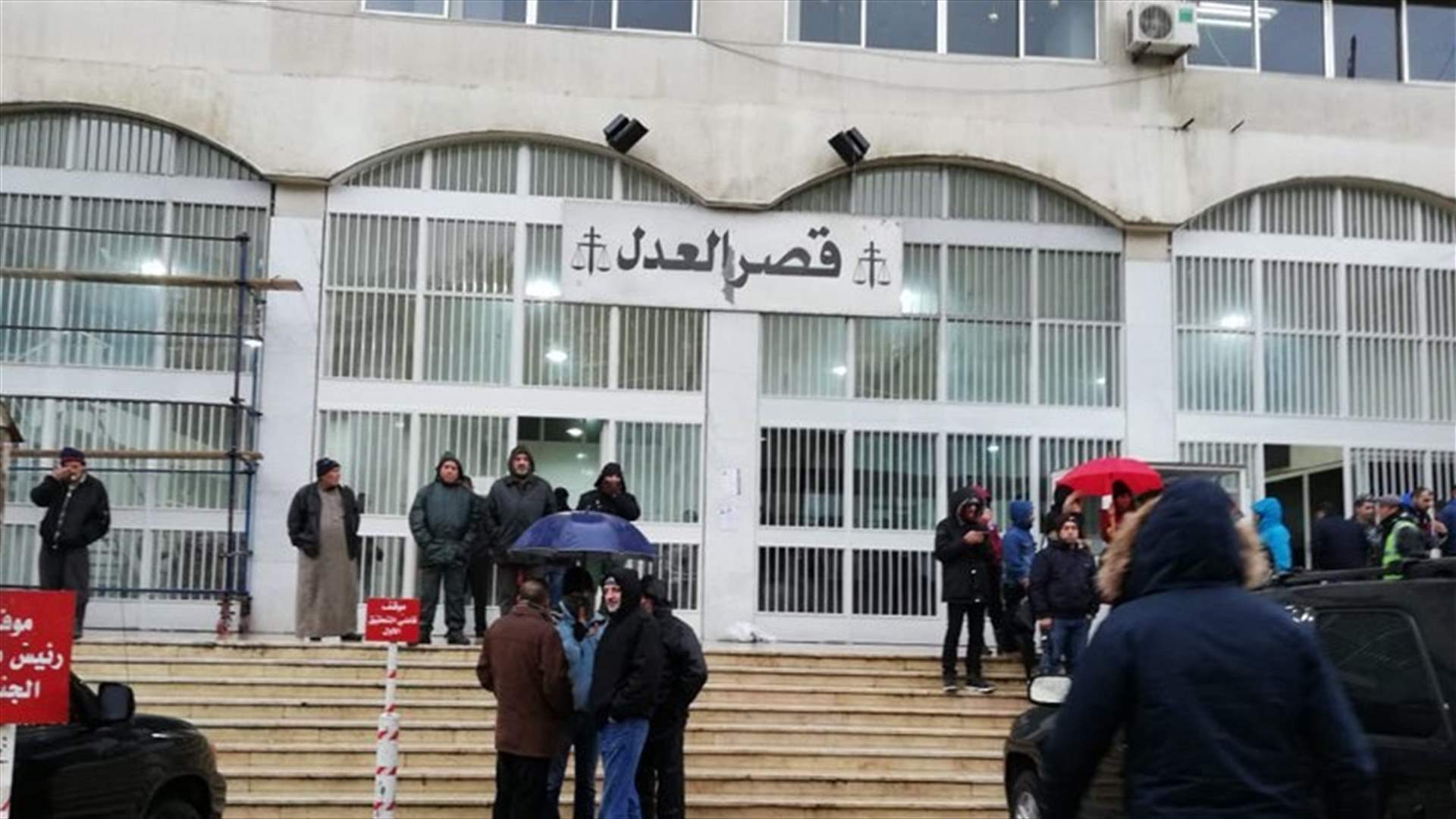 Mimosa factory employees stage sit-in outside Zahle’s justice palace