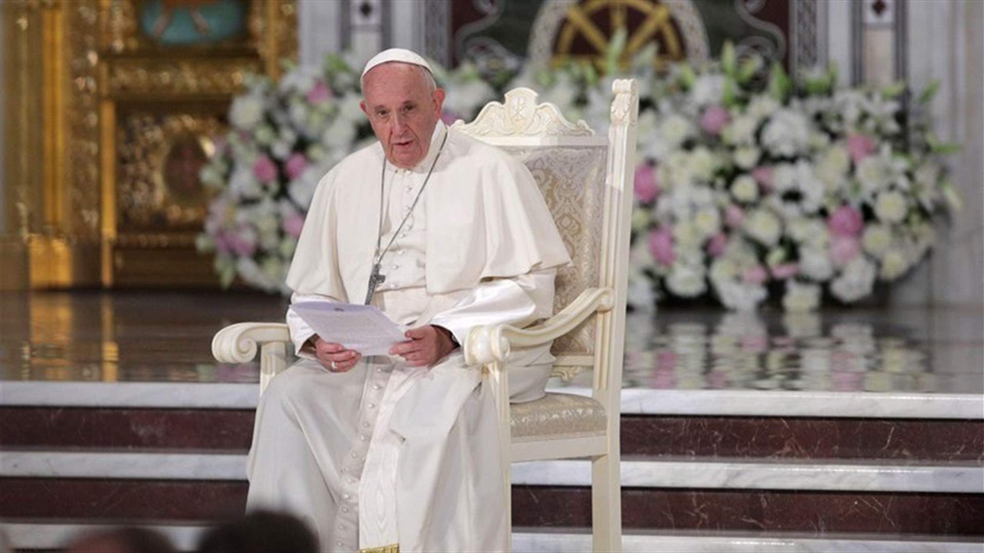 Pope urges Hungarians, Romanians to put troubles behind them