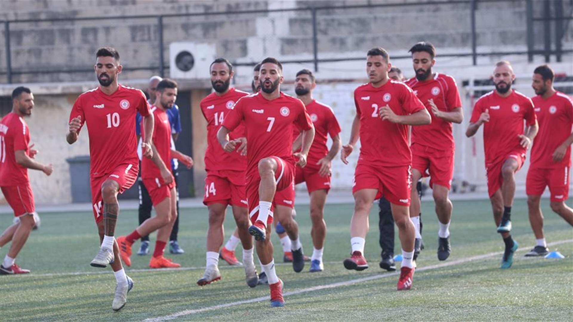 منتخب لبنان لكرة القدم يغادر إلى كربلاء لخوض بطولة غرب آسيا