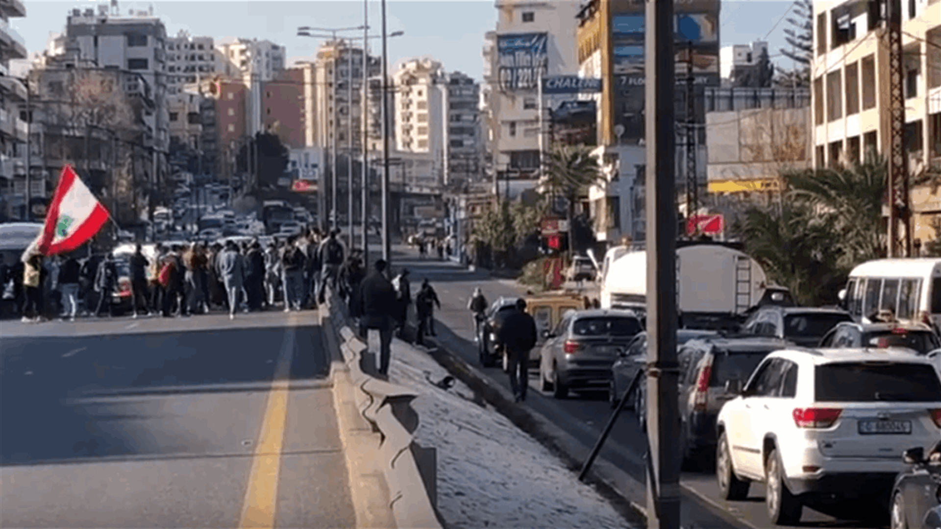 Jounieh highway blocked in both directions (Videos)