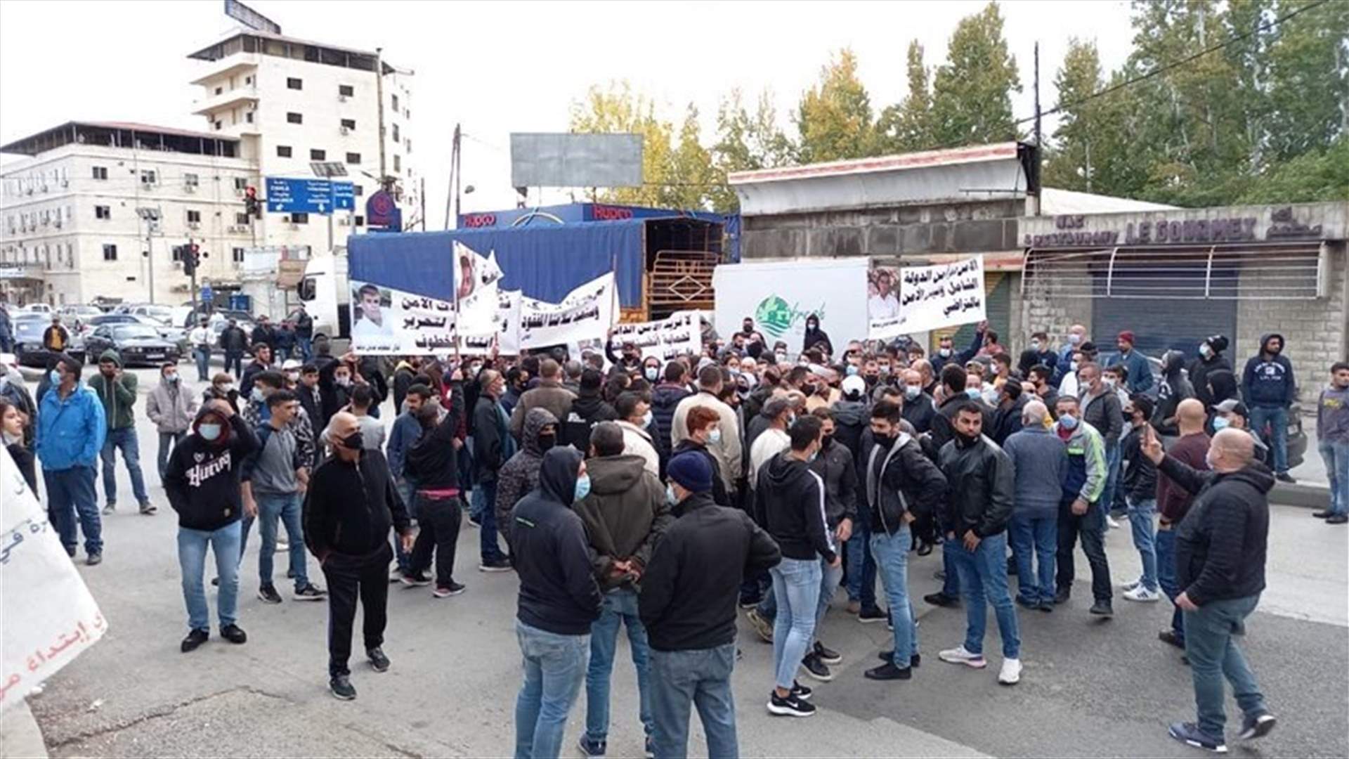 Family of abducted man cuts off Chtoura-Zahle road-[VIDEO+PHOTOS]