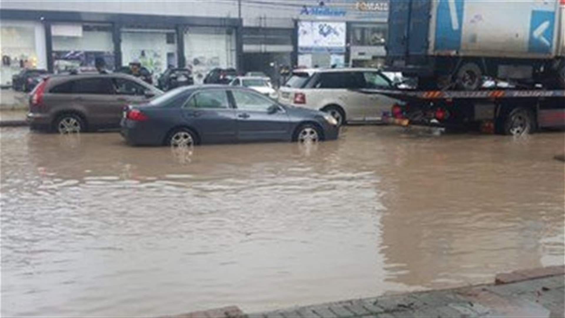 Heavy rain floods Tyre streets-[PHOTOS+VIDEO]